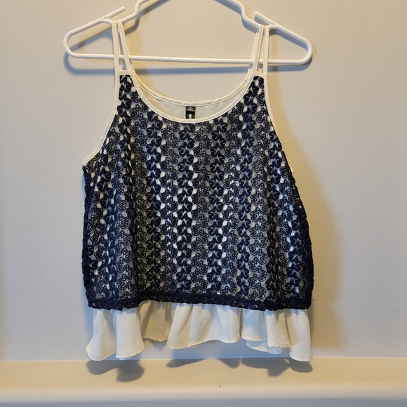 Design Lab lace tank. S. Navy. - Picture 1 of 6